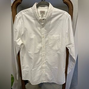 M’s J Crew White Button-Front shirt size M